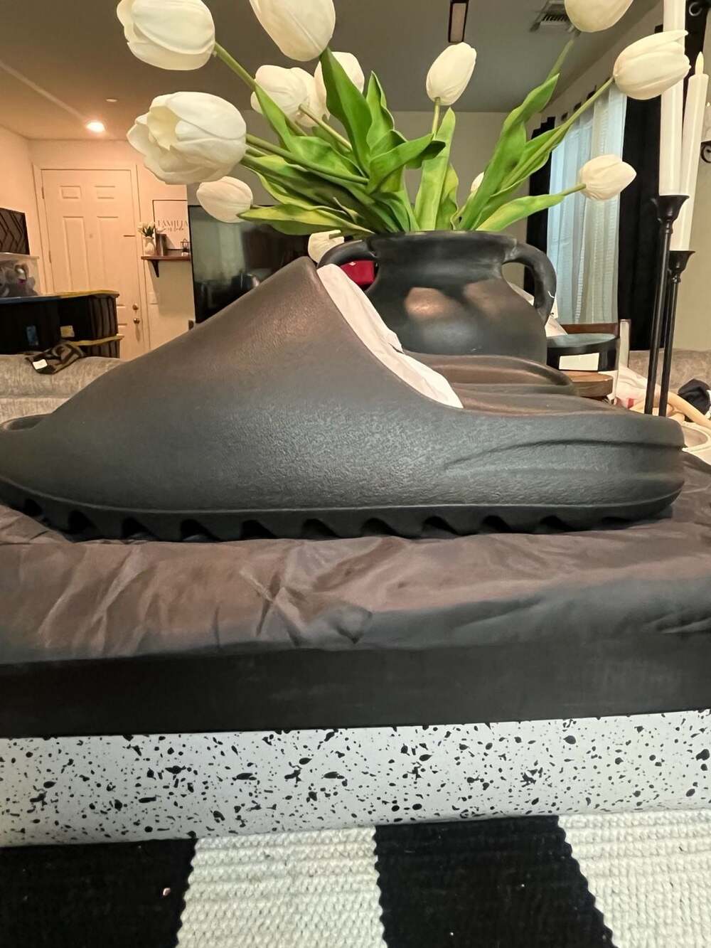 Yeezy Slide Onyx Black Men’s Size 11 YS-01 Includes Dust Bag & Box